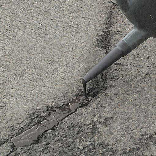 Asphalt crack filler application